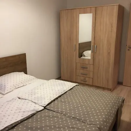 Virag Apartman Apartamento *