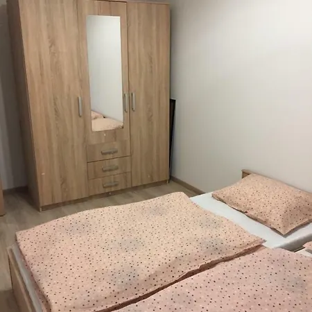 Virag Apartman Apartamento *