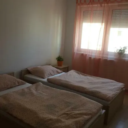 Apartamento Virag Apartman *