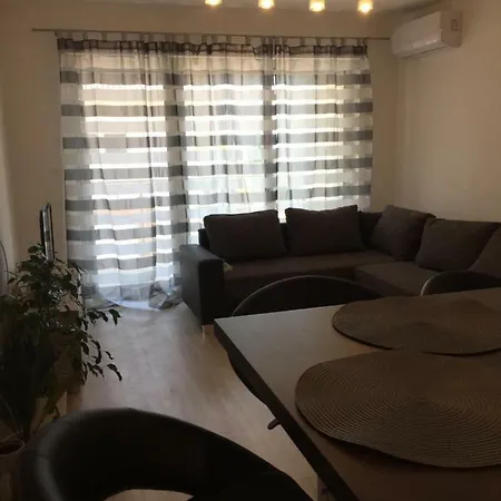Virag Apartman Apartamento *